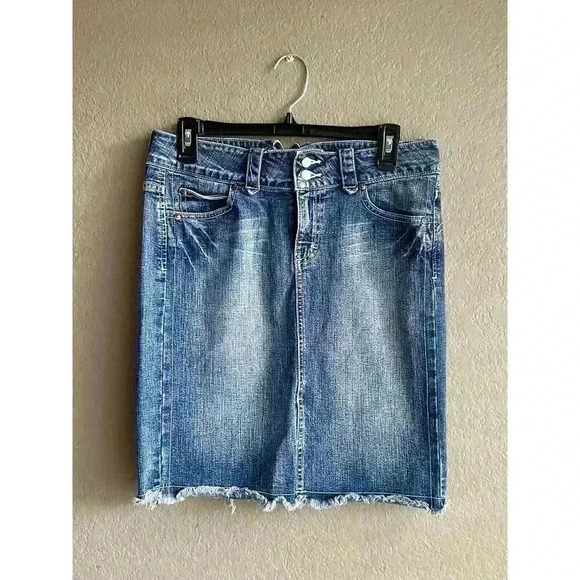 Y2k 2000's Guess mini denim skirt size 29 Frayed Hem - Picture 1 of 9